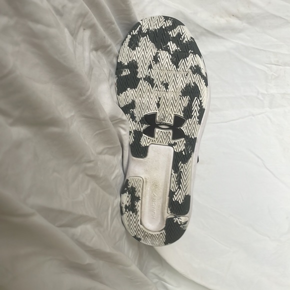 Black basketball shoes - Picture 7 of 9